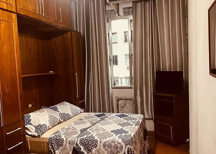 EXCELENTE QUARTO E SALA PARA até 5 PESSOAS POSTO 6 COPA