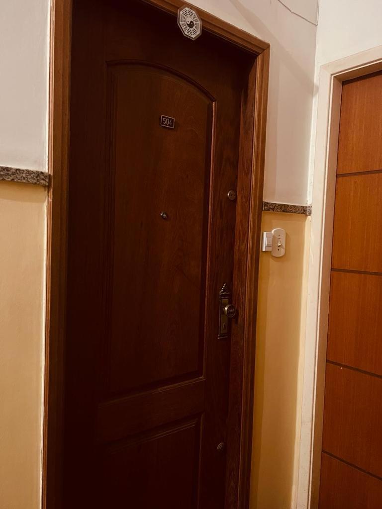 EXCELENTE QUARTO E SALA PARA até 5 PESSOAS POSTO 6 COPA Apartamento *