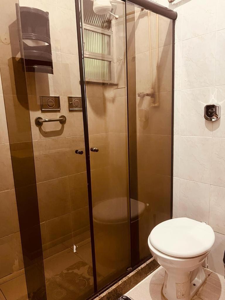 EXCELENTE QUARTO E SALA PARA até 5 PESSOAS POSTO 6 COPA Apartamento
