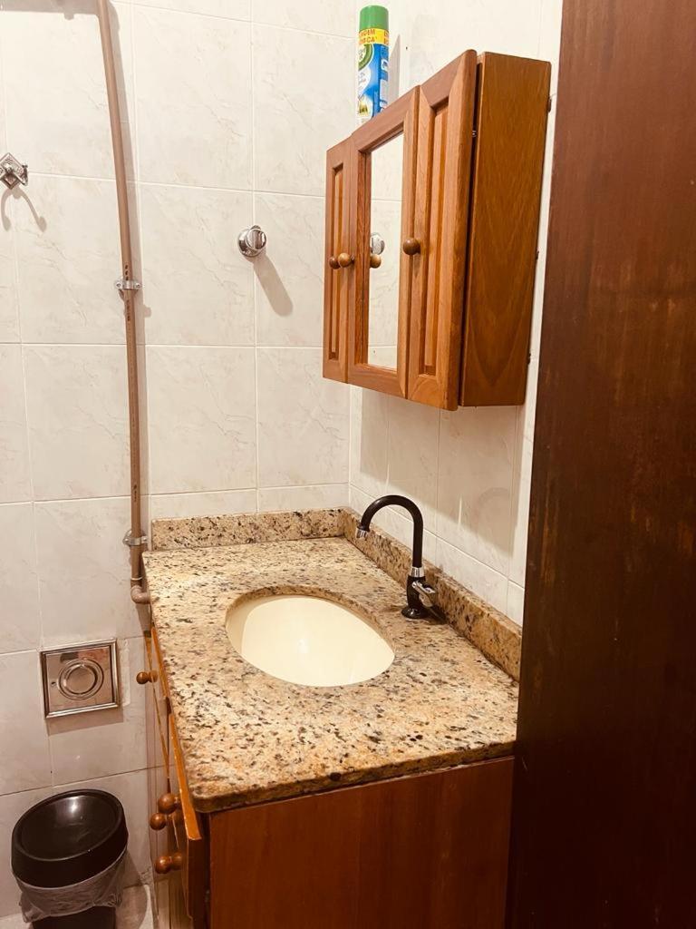 EXCELENTE QUARTO E SALA PARA até 5 PESSOAS POSTO 6 COPA *