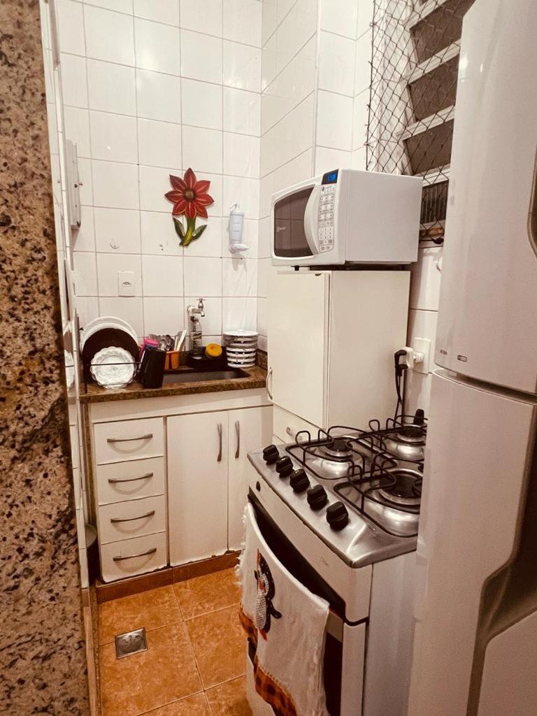 EXCELENTE QUARTO E SALA PARA até 5 PESSOAS POSTO 6 COPA Apartamento *