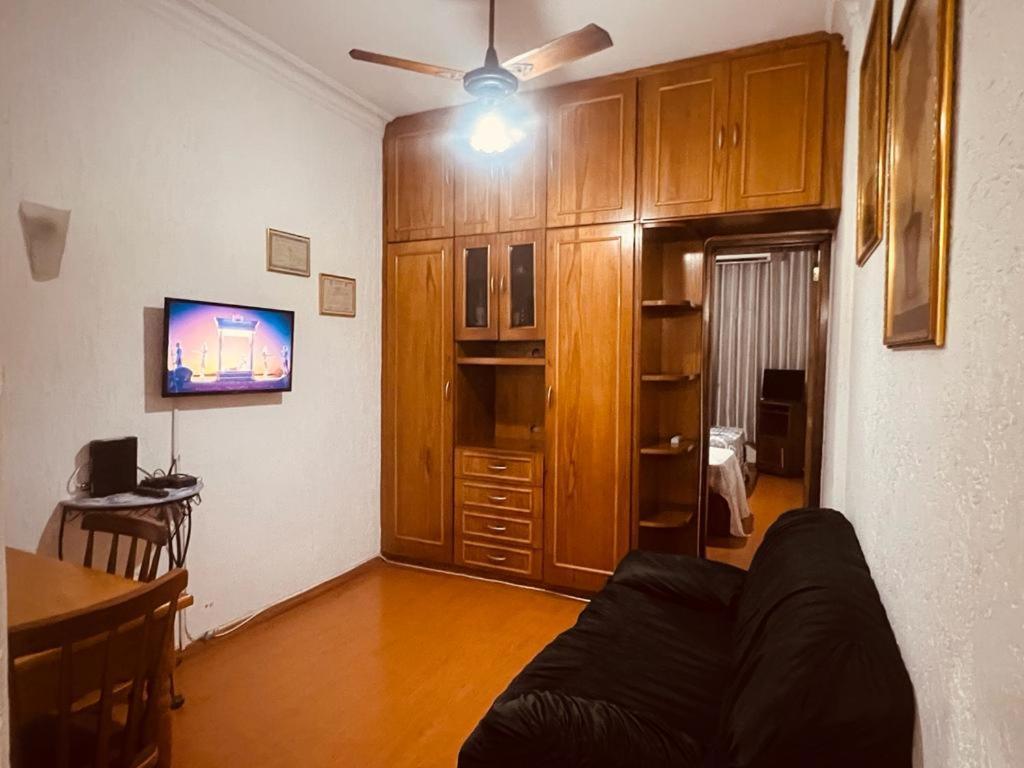 Apartamento EXCELENTE QUARTO E SALA PARA até 5 PESSOAS POSTO 6 COPA *