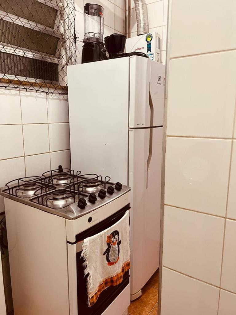 EXCELENTE QUARTO E SALA PARA até 5 PESSOAS POSTO 6 COPA *